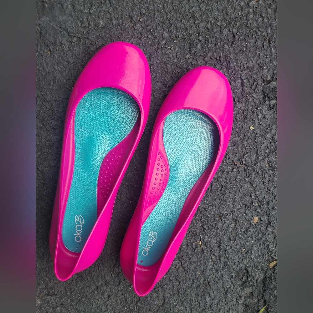 Oka-B Taylor Shiny Ballet Flats in Sangria (Hot Pink). Womens size 8